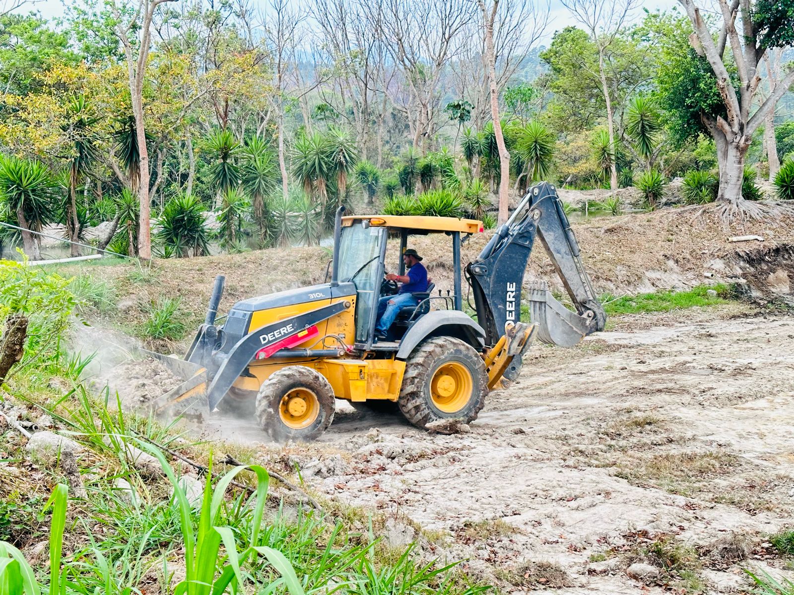 Servicio de Retroexcavadora